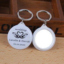 Load image into Gallery viewer, 30pcs Personalized wedding name date Keychain with Mirror Wedding Favors And Gifts Wedding Gifts For Guests Wedding Souvenirs